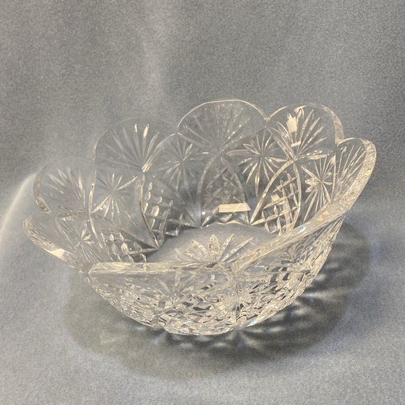 Waterford Crystal Salad Bowl with Scalloped Edging 9- inch Round - Picture 3 of 13